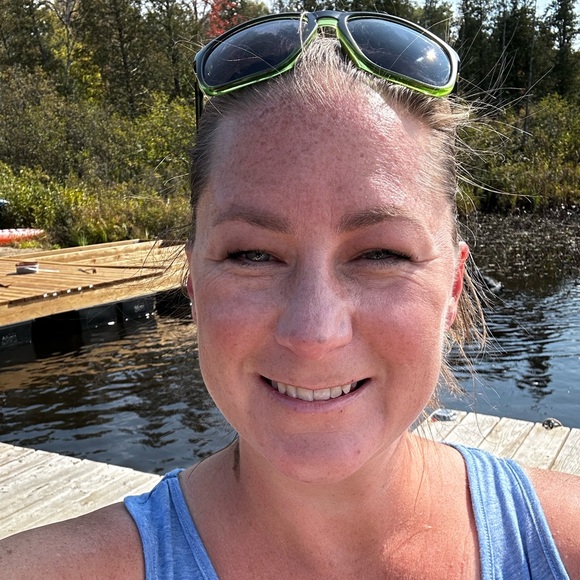 Meet your Posher, Stephanie - Picture 2 of 2